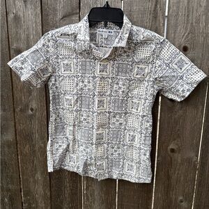 Boys 9-10 Reyn Spooner/Uniqlo NWOT cream and navy print summer shirt.